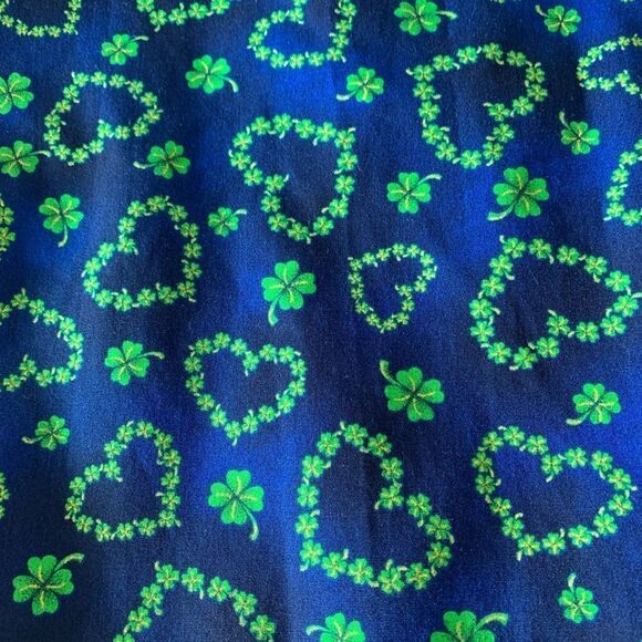 Crest 4 Leaf Clover Hearts Irish Scrub Top S NWOT - Picture 4 of 4